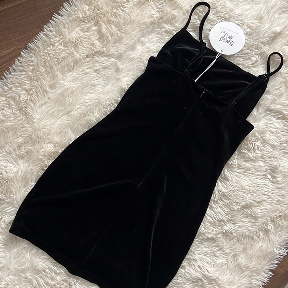 PRINCESS POLLY VELVET DRESS - Picture 2 of 7